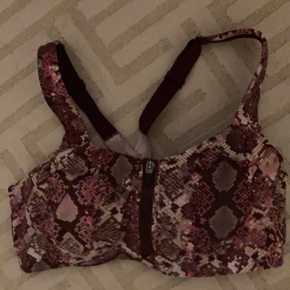 Maximum support sports bra 34D